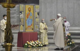 Pope Francis with an icon of Christ during the Easter Sunday Mass in St. Peter's Basilica April 4, 2021. Credit: Vatican Media.